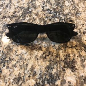 Ray-Ban classic Wayfarer black sunglasses